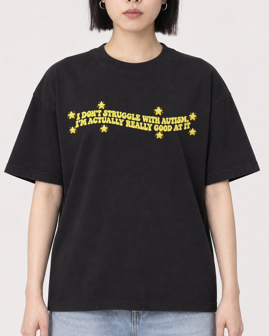 Mockup Boxy Heavyweight Tee Black female close-up 11
