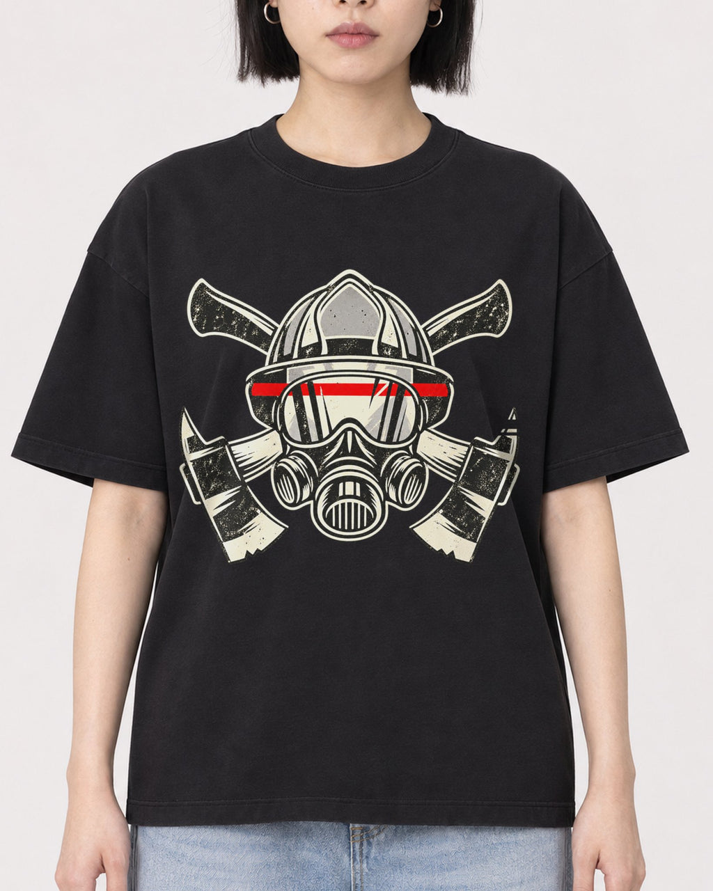 Mockup Boxy Heavyweight Tee Black female close-up 11