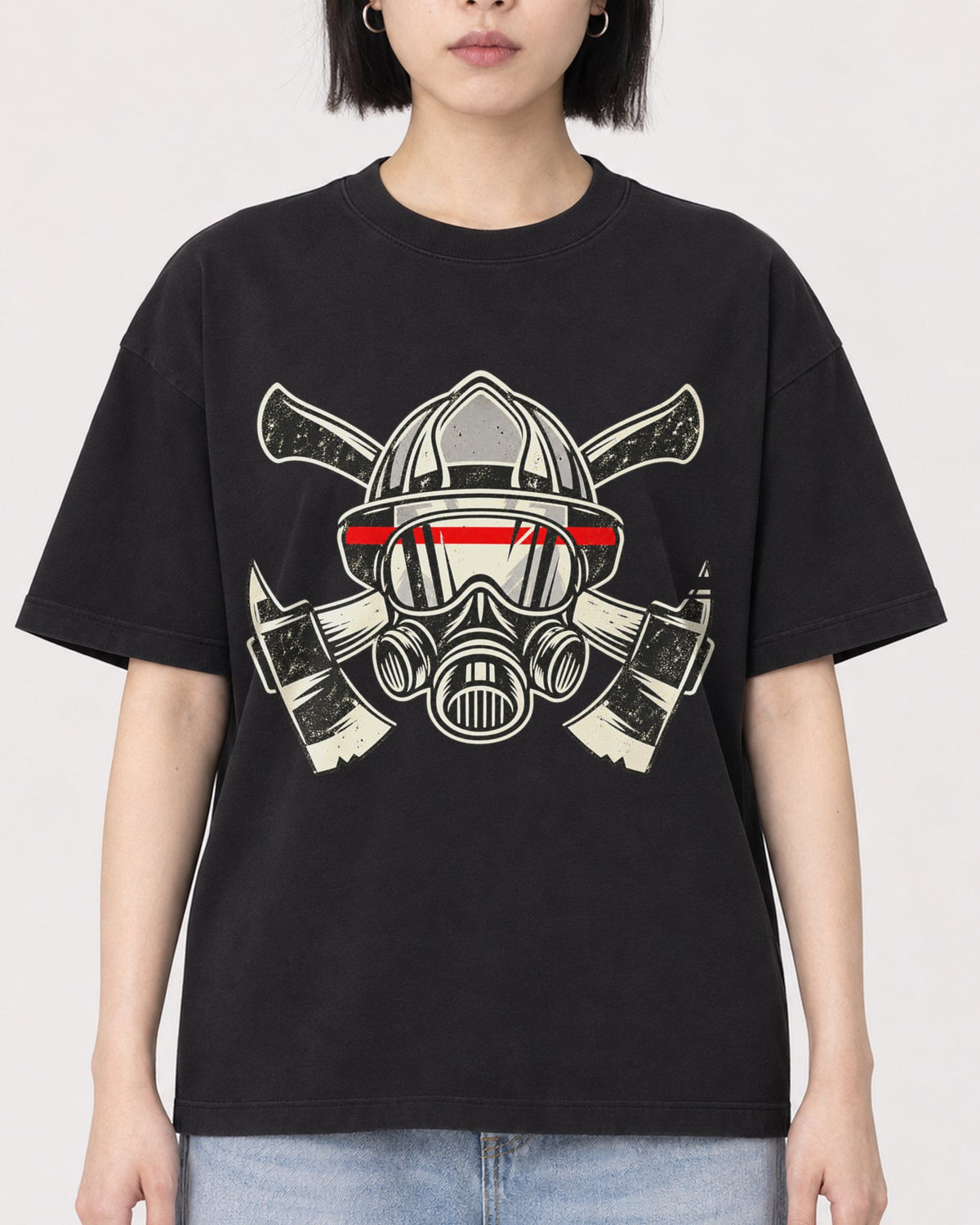 Mockup Boxy Heavyweight Tee Black female close-up 11