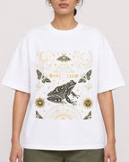 Mockup Boxy Heavyweight Tee White female close-up 17
