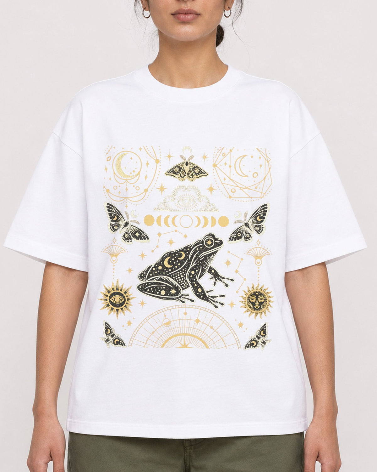Mockup Boxy Heavyweight Tee White female close-up 17