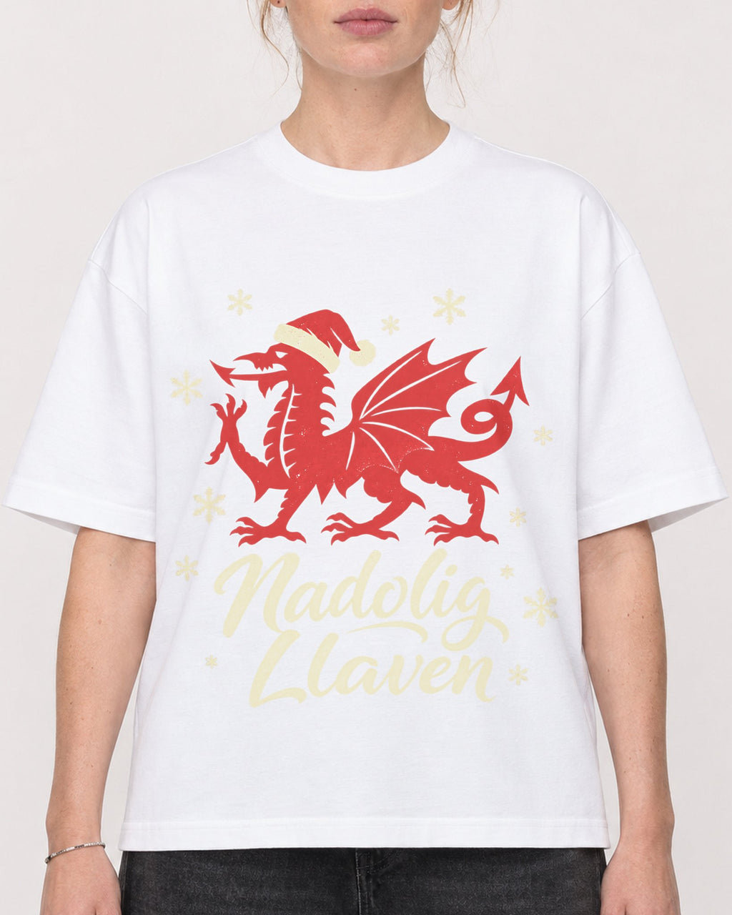 Mockup Boxy Heavyweight Tee White female close-up 28