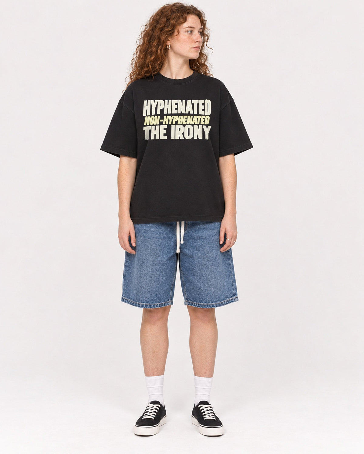 Mockup Boxy Heavyweight Tee Black female full-body 09
