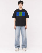 Mockup Boxy Heavyweight Tee Black male full-body 01