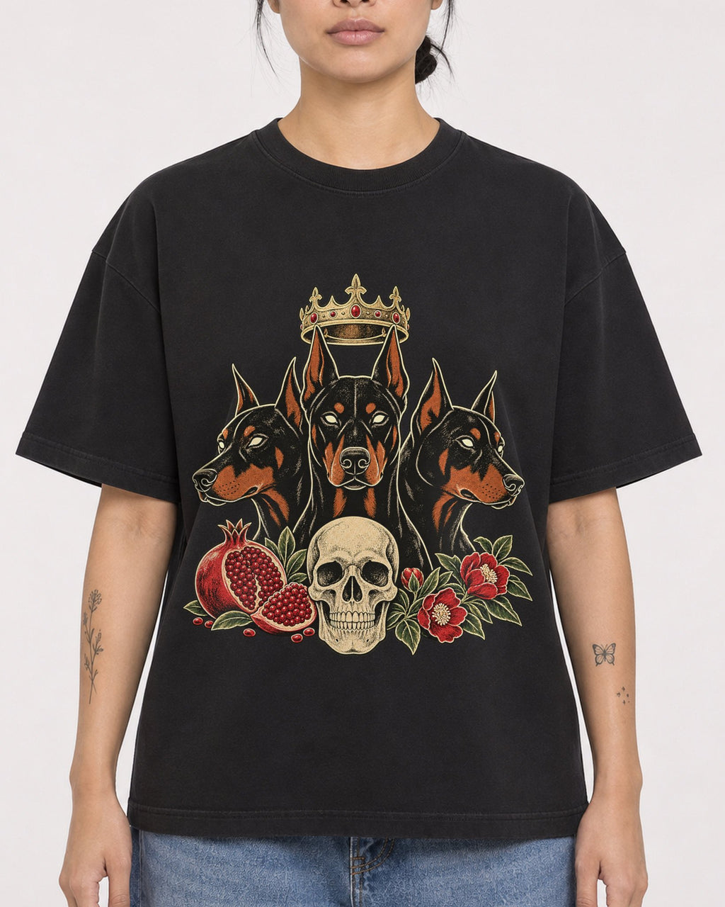 Mockup Boxy Heavyweight Tee Black female close-up 12