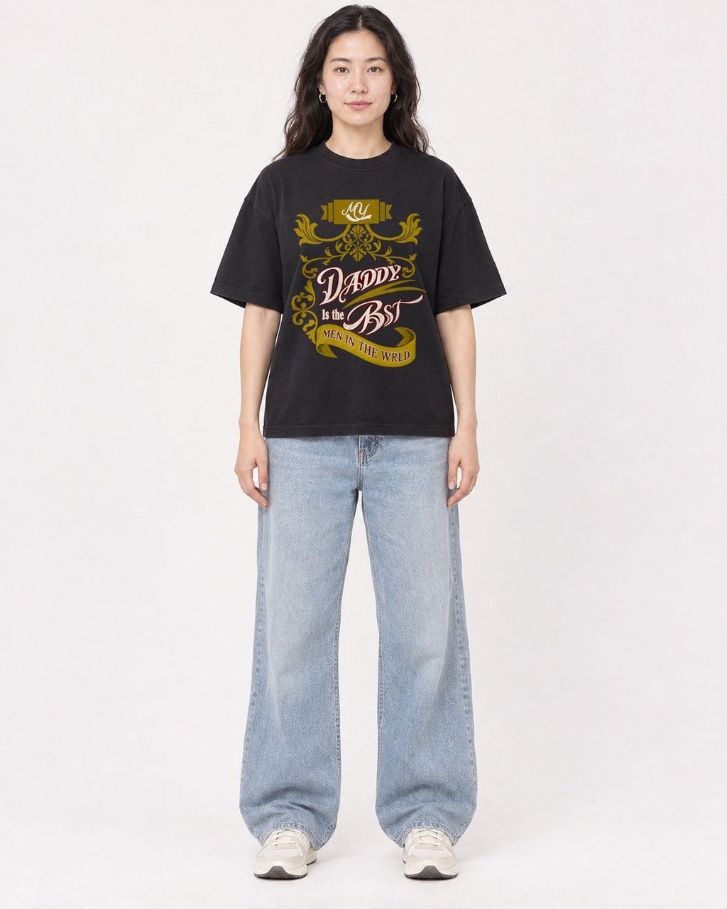 Mockup Boxy Heavyweight Tee Black female full-body 03
