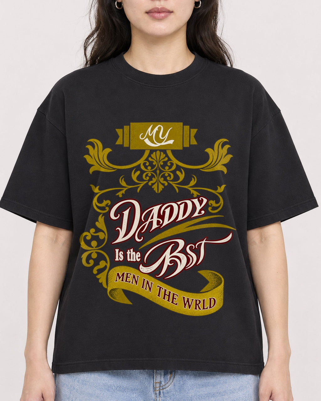 Mockup Boxy Heavyweight Tee Black female close-up 03