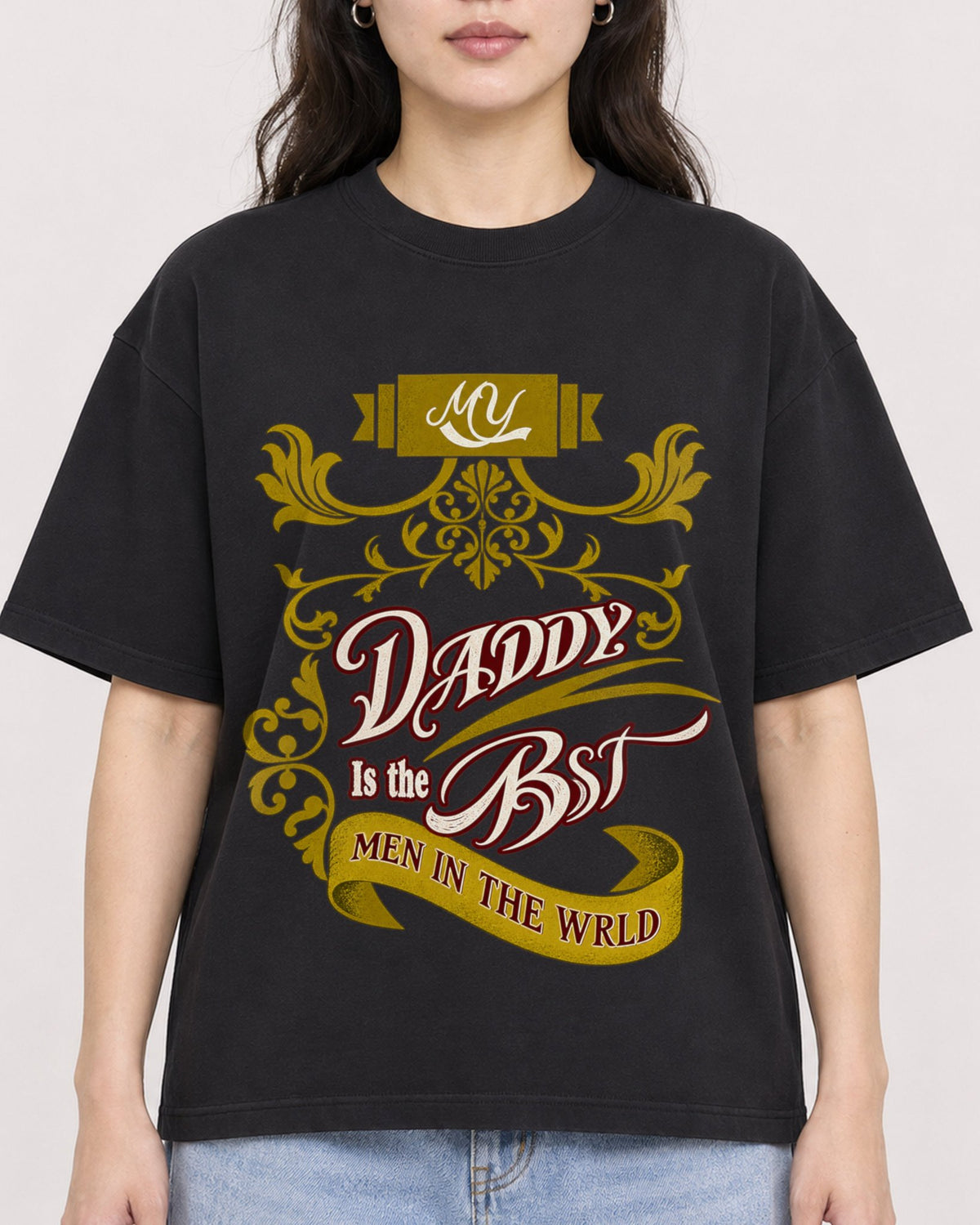Mockup Boxy Heavyweight Tee Black female close-up 03