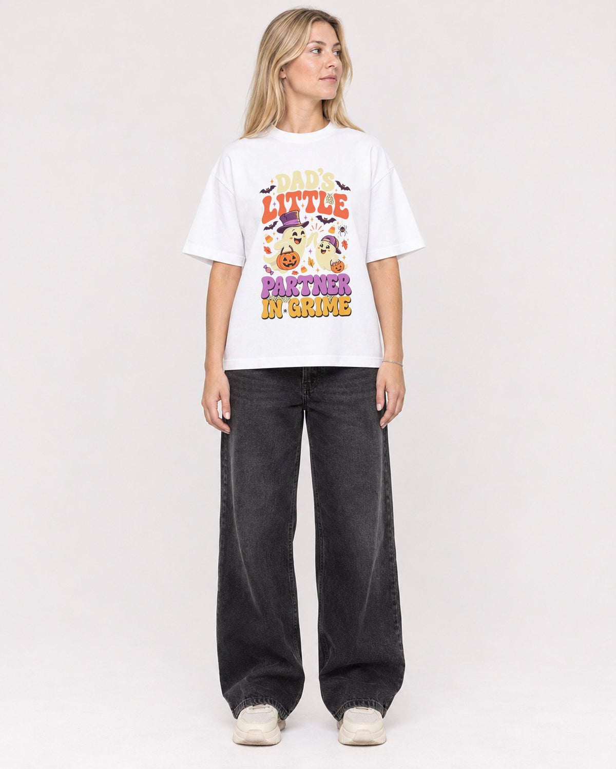 Mockup Boxy Heavyweight Tee White female full-body 08