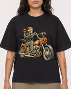 Mockup Boxy Heavyweight Tee Black female close-up 06