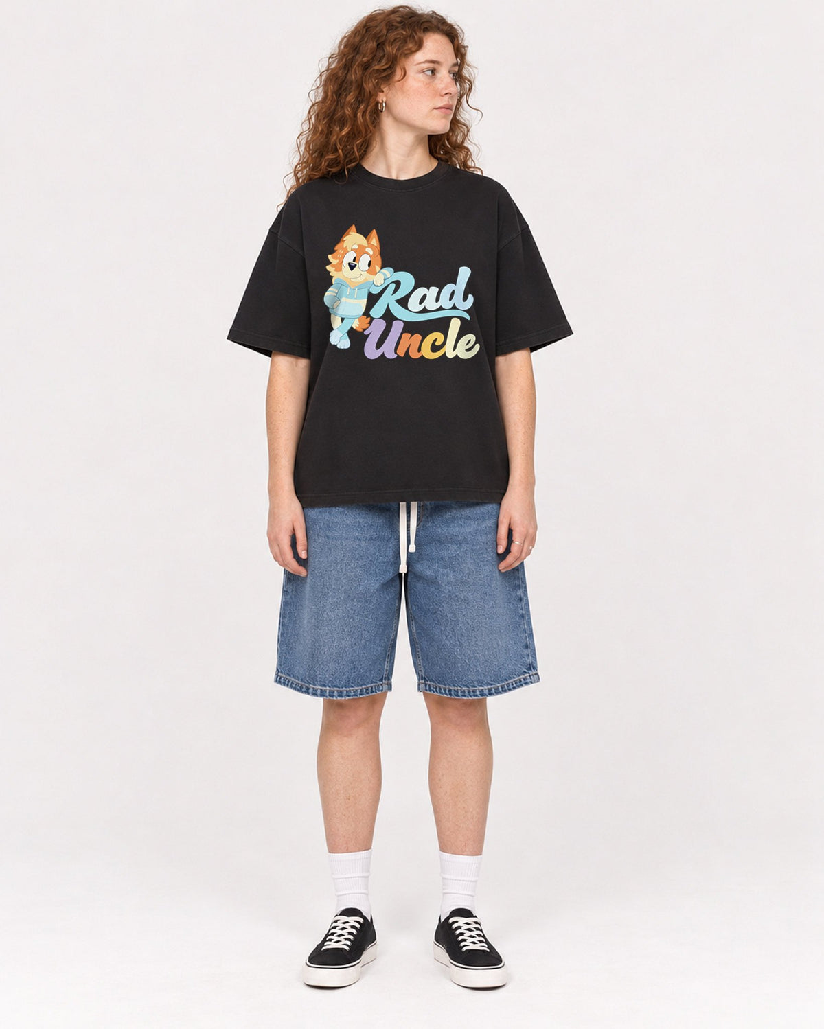 Mockup Boxy Heavyweight Tee Black female full-body 09