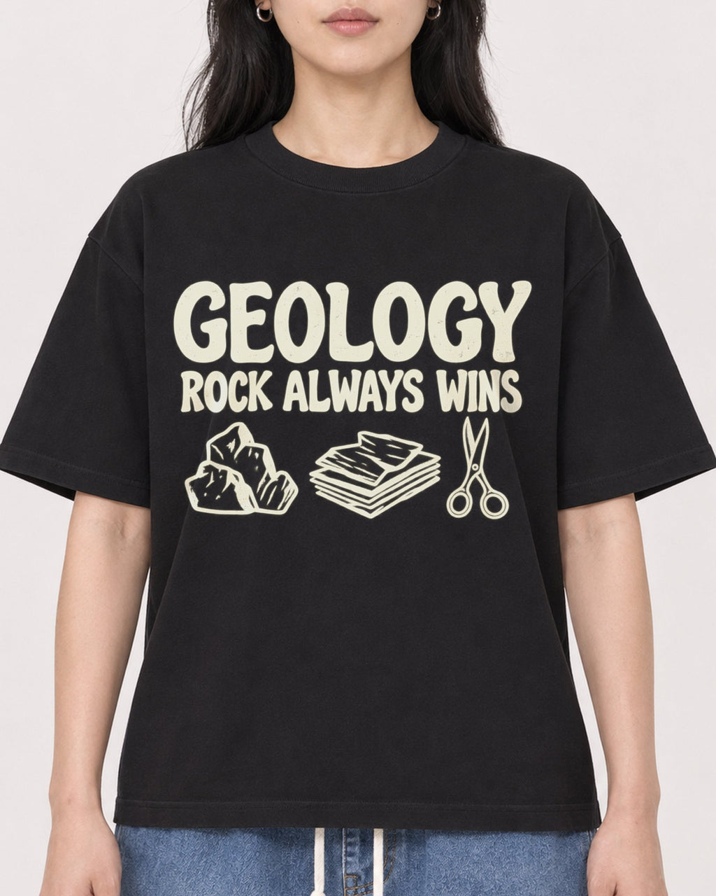 Mockup Boxy Heavyweight Tee Black female close-up 13