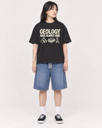 Mockup Boxy Heavyweight Tee Black female full-body 13