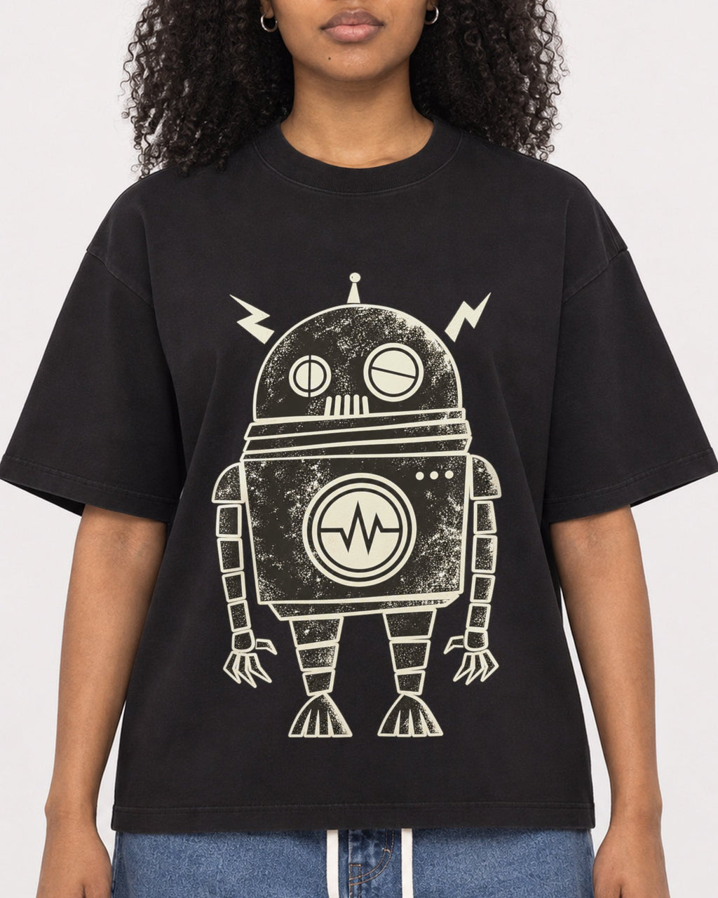 Mockup Boxy Heavyweight Tee Black female close-up 05