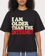 Mockup Boxy Heavyweight Tee Black female close-up 05