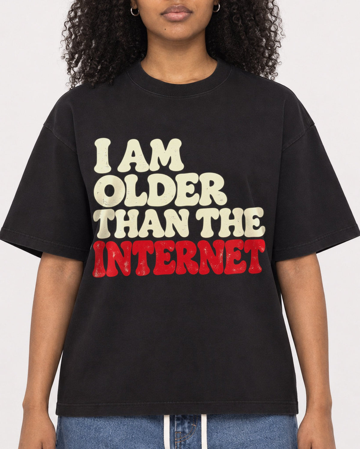 Mockup Boxy Heavyweight Tee Black female close-up 05