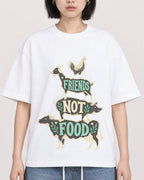 Mockup Boxy Heavyweight Tee White female close-up 11