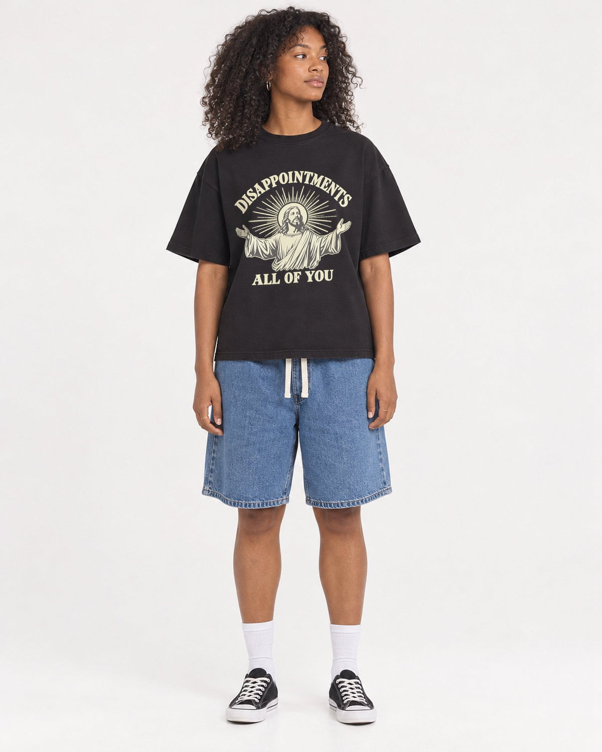 Mockup Boxy Heavyweight Tee Black female full-body 05