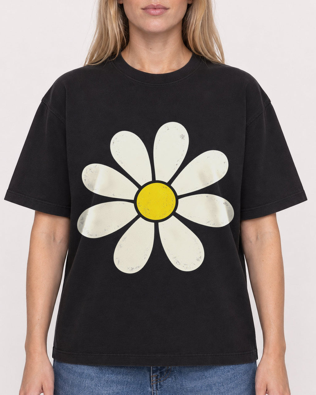 Mockup Boxy Heavyweight Tee Black female close-up 08