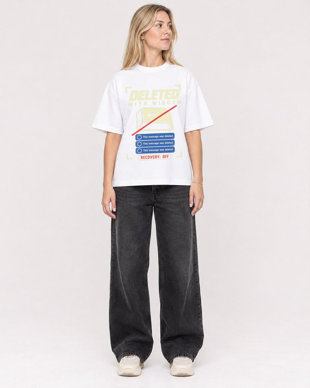 Mockup Boxy Heavyweight Tee White female full-body 08