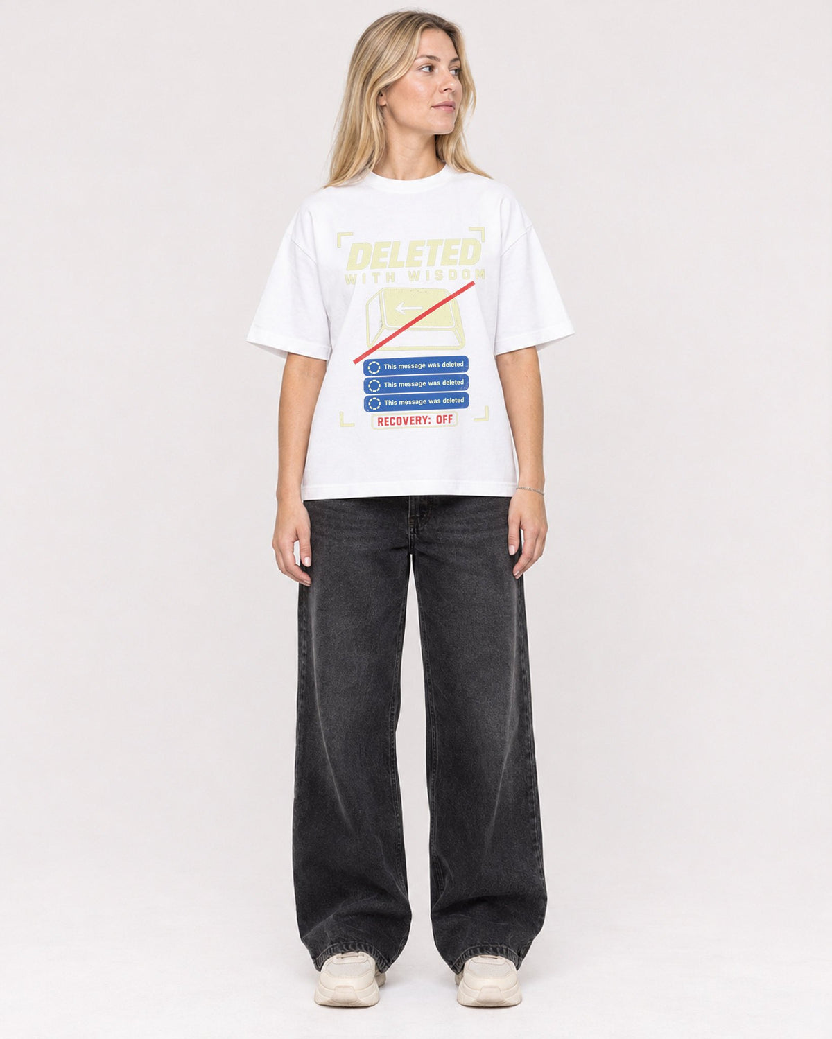 Mockup Boxy Heavyweight Tee White female full-body 08