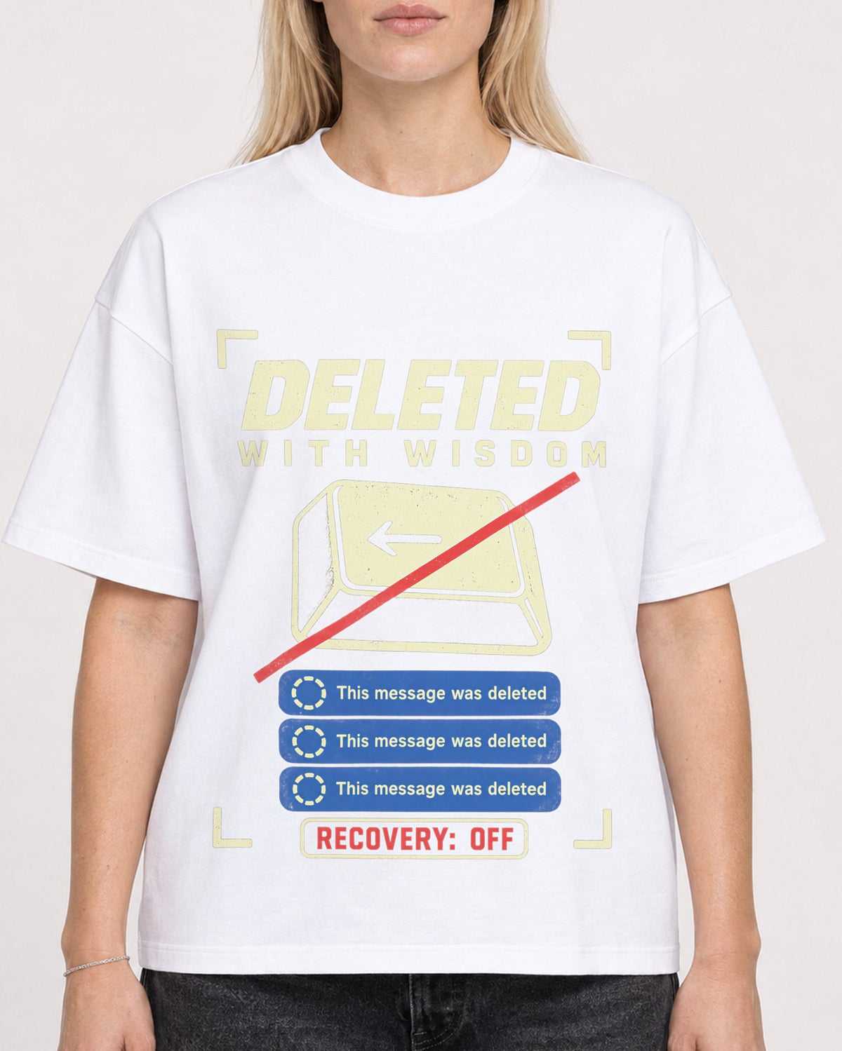 Mockup Boxy Heavyweight Tee White female close-up 08