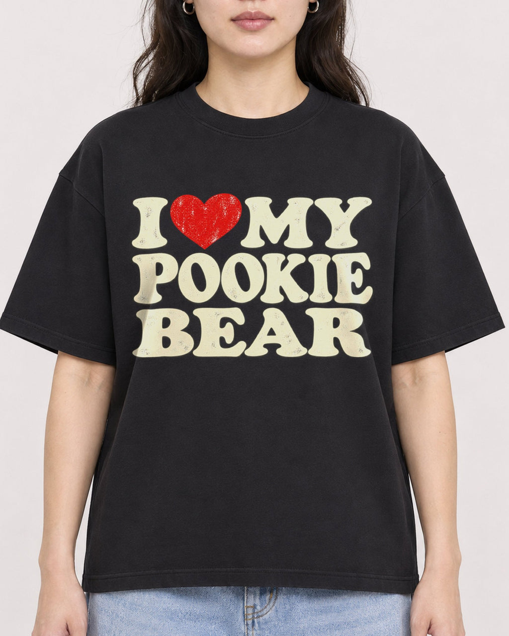 Mockup Boxy Heavyweight Tee Black female close-up 03