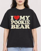Mockup Boxy Heavyweight Tee Black female close-up 03