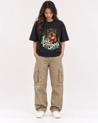 Mockup Boxy Heavyweight Tee Black female full-body 02