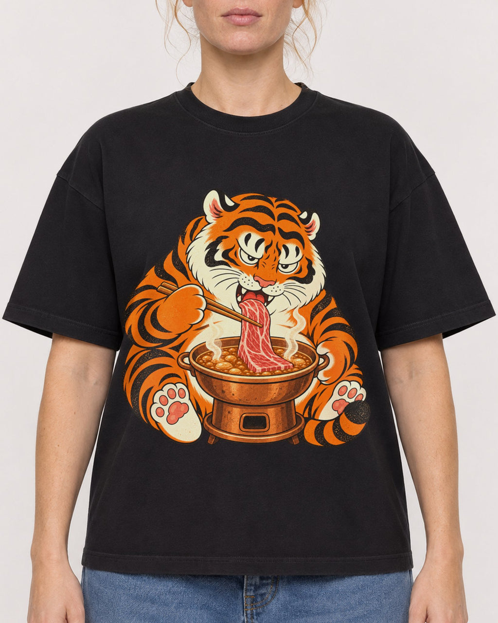 Mockup Boxy Heavyweight Tee Black female close-up 28