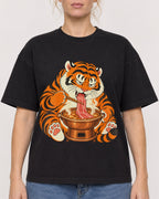 Mockup Boxy Heavyweight Tee Black female close-up 28