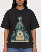 Mockup Boxy Heavyweight Tee Black female close-up 04
