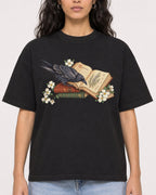 Mockup Boxy Heavyweight Tee Black female close-up 07