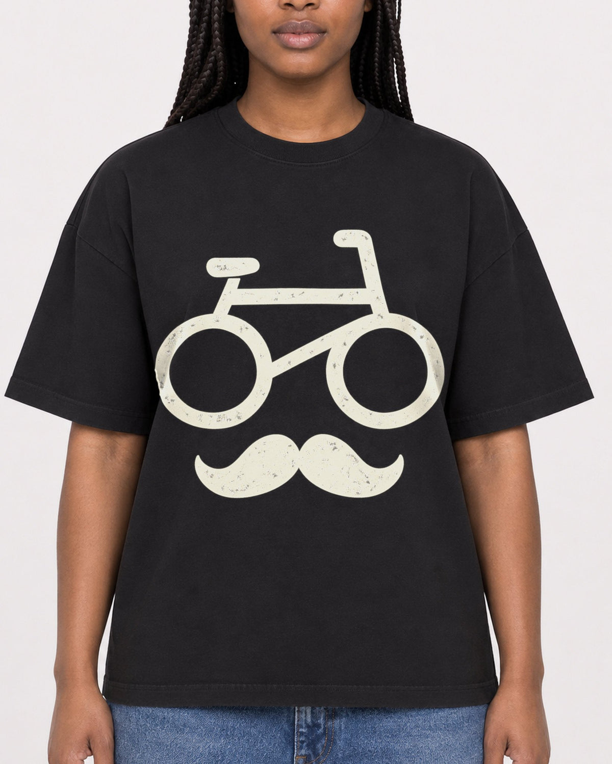 Mockup Boxy Heavyweight Tee Black female close-up 04