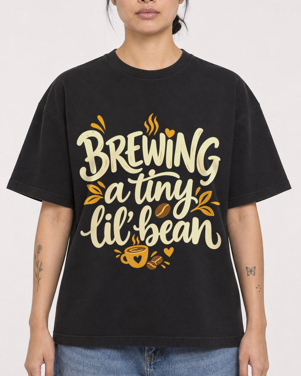 Mockup Boxy Heavyweight Tee Black female close-up 12