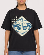 Mockup Boxy Heavyweight Tee Black female close-up 16