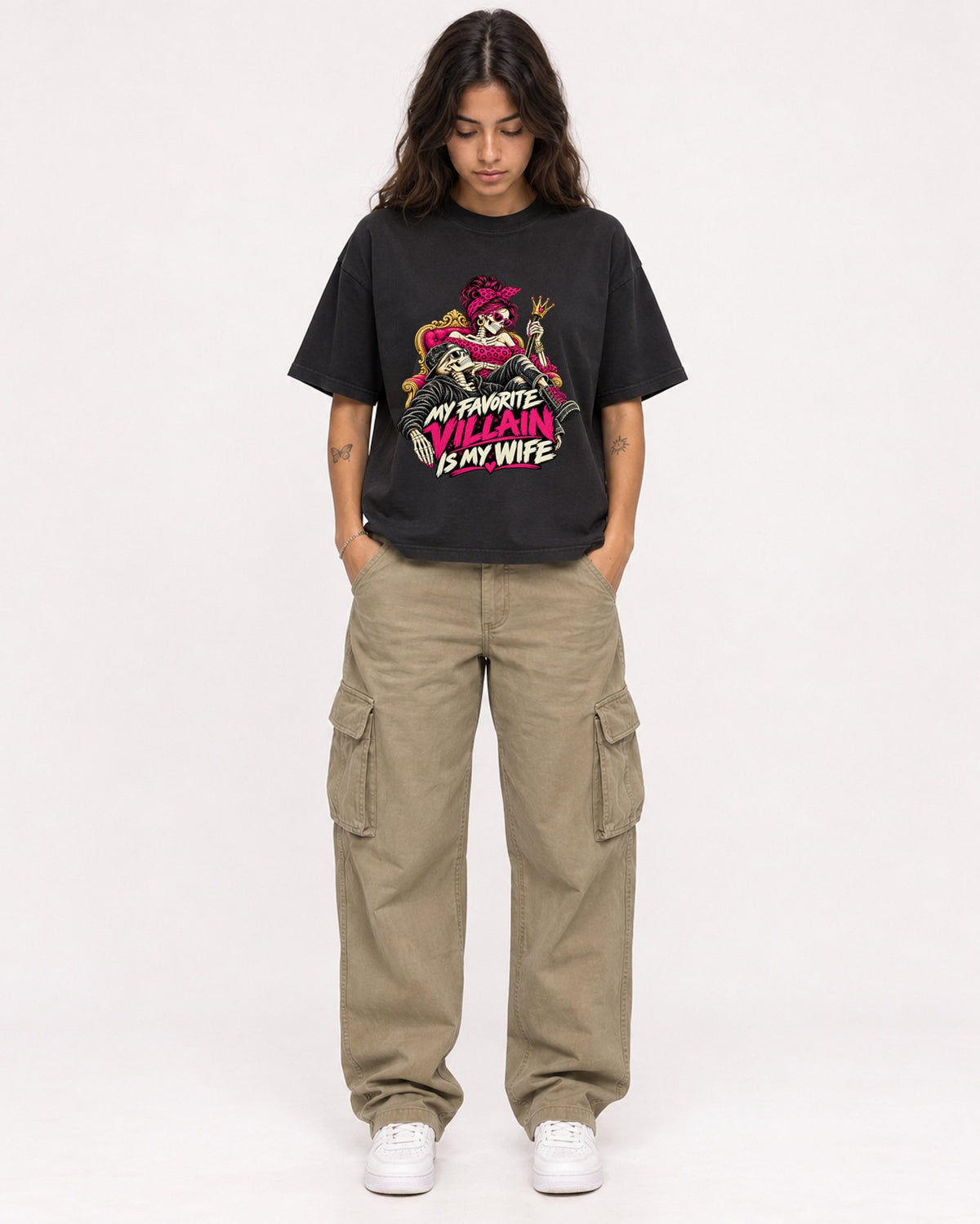 Mockup Boxy Heavyweight Tee Black female full-body 06