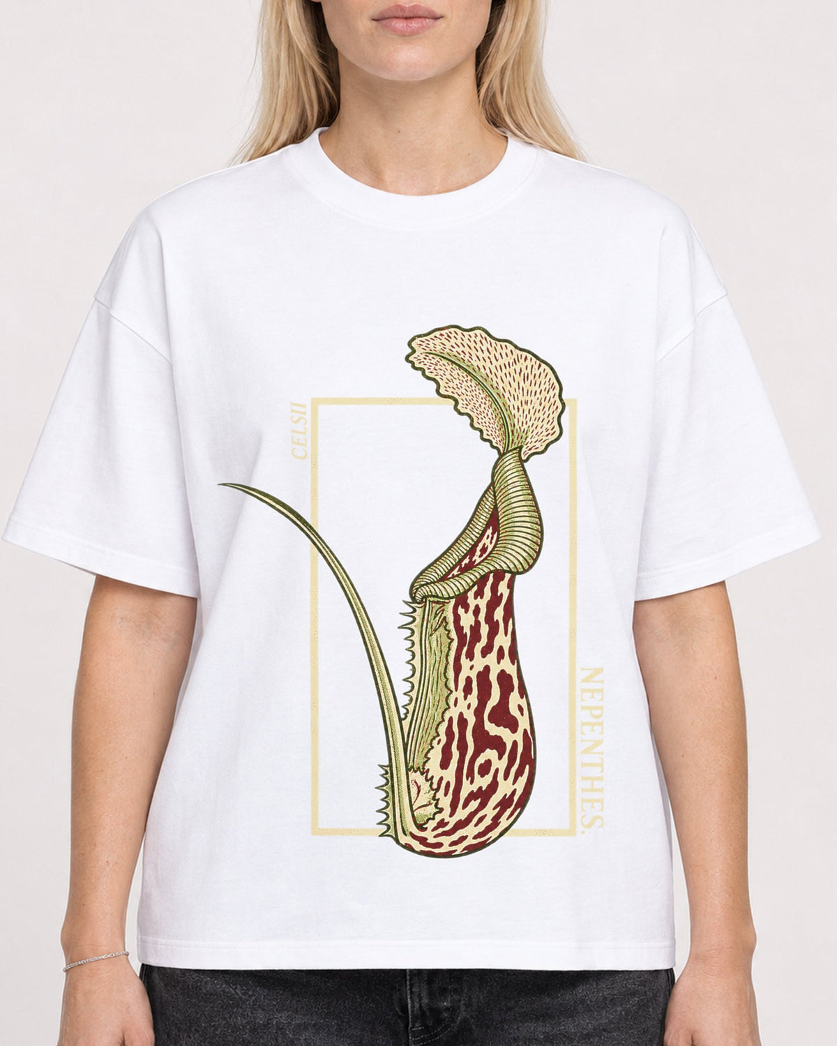 Mockup Boxy Heavyweight Tee White female close-up 08