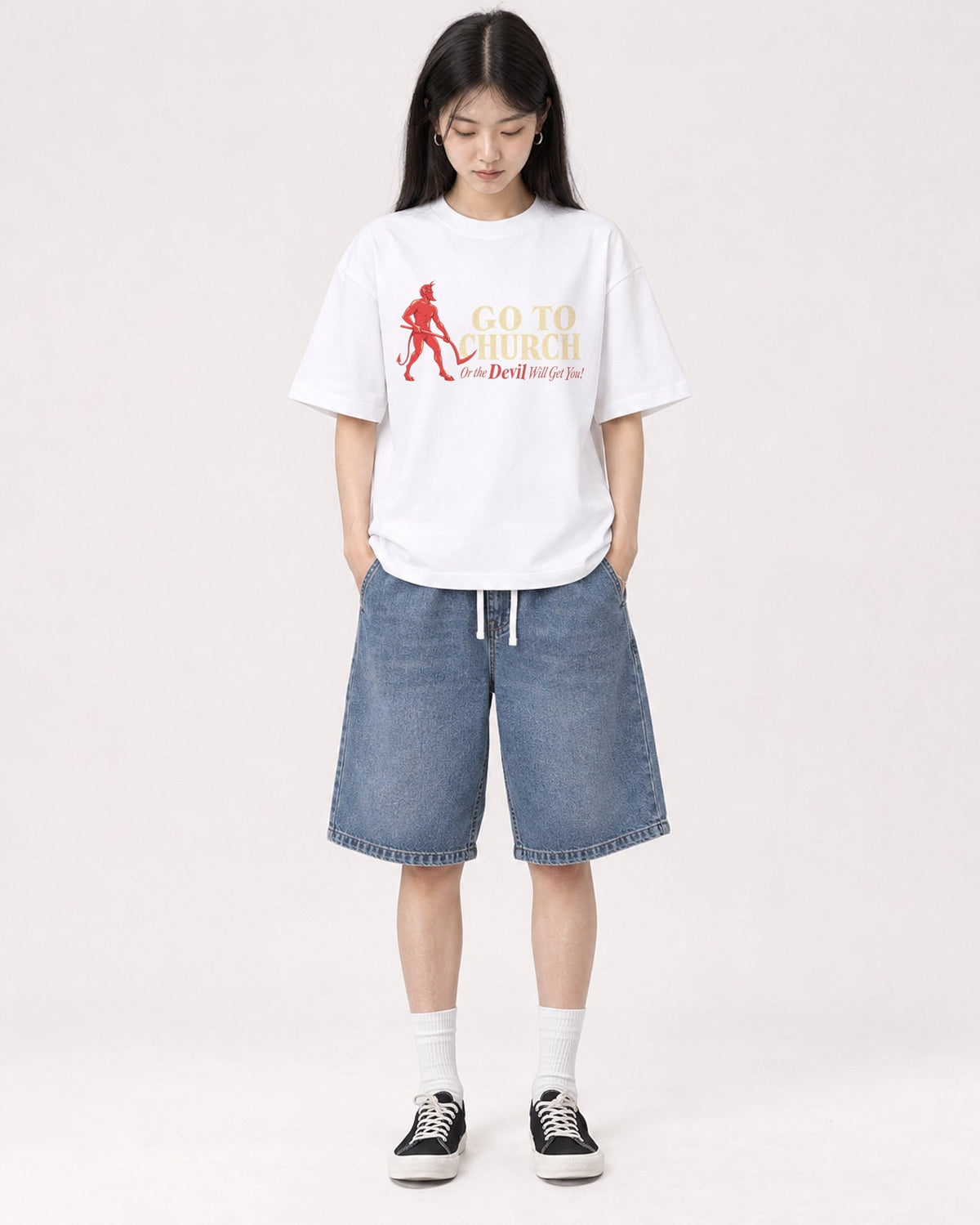 Mockup Boxy Heavyweight Tee White female full-body 01