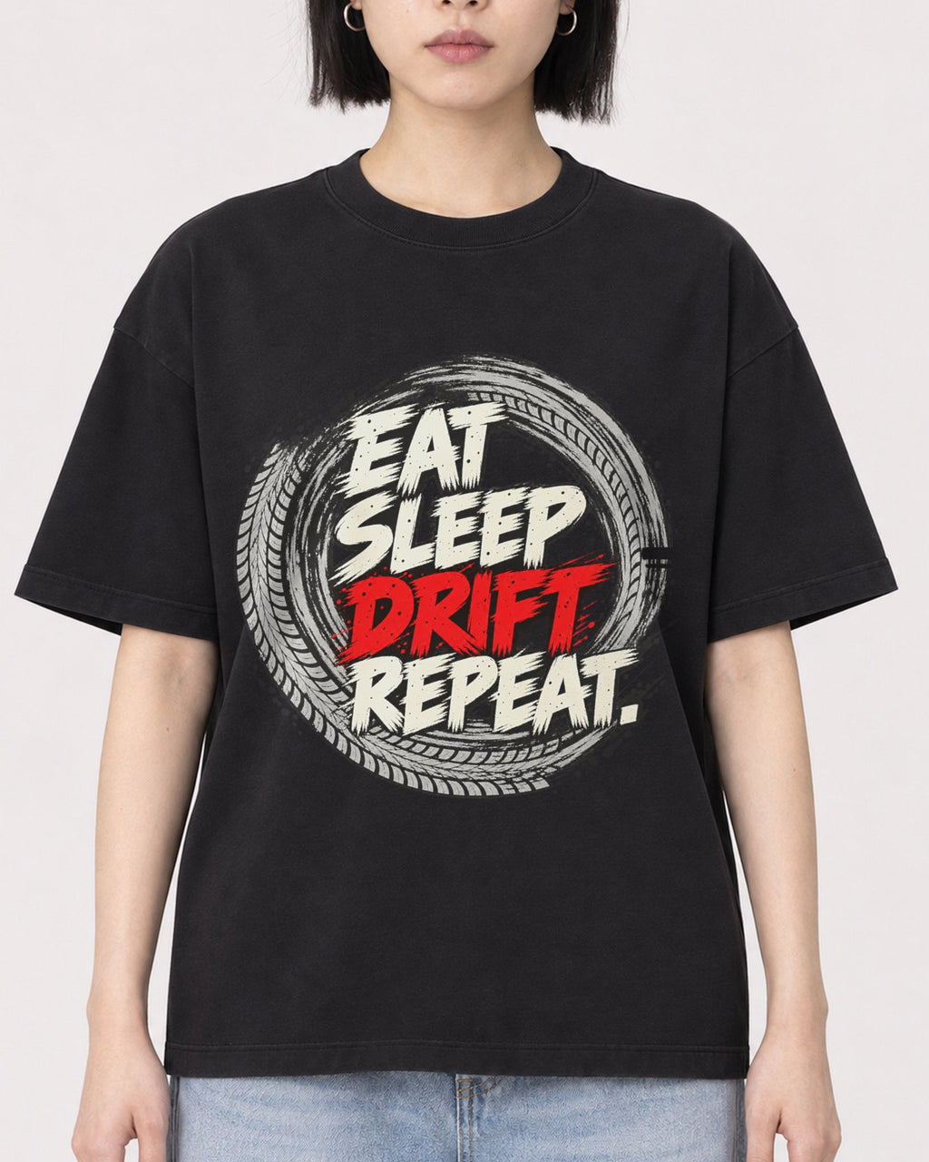 Mockup Boxy Heavyweight Tee Black female close-up 11
