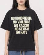 Mockup Boxy Heavyweight Tee Black female close-up 01