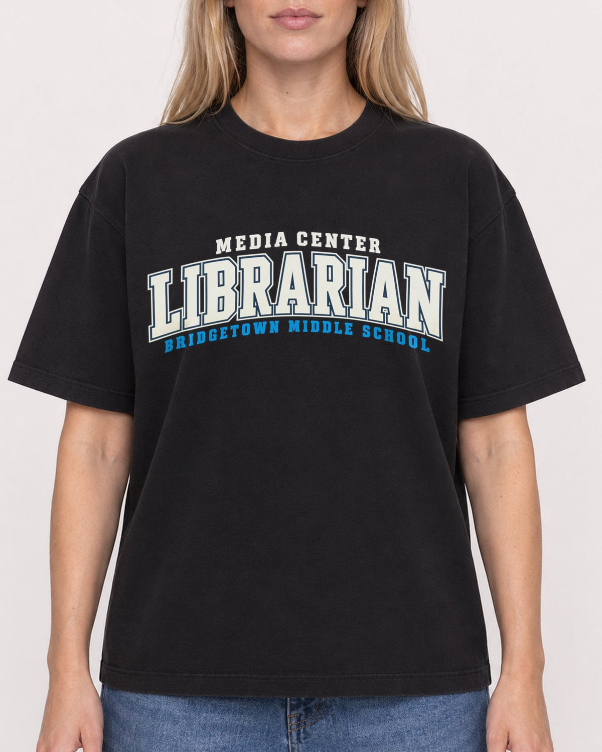 Mockup Boxy Heavyweight Tee Black female close-up 08