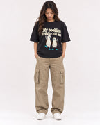 Mockup Boxy Heavyweight Tee Black female full-body 02