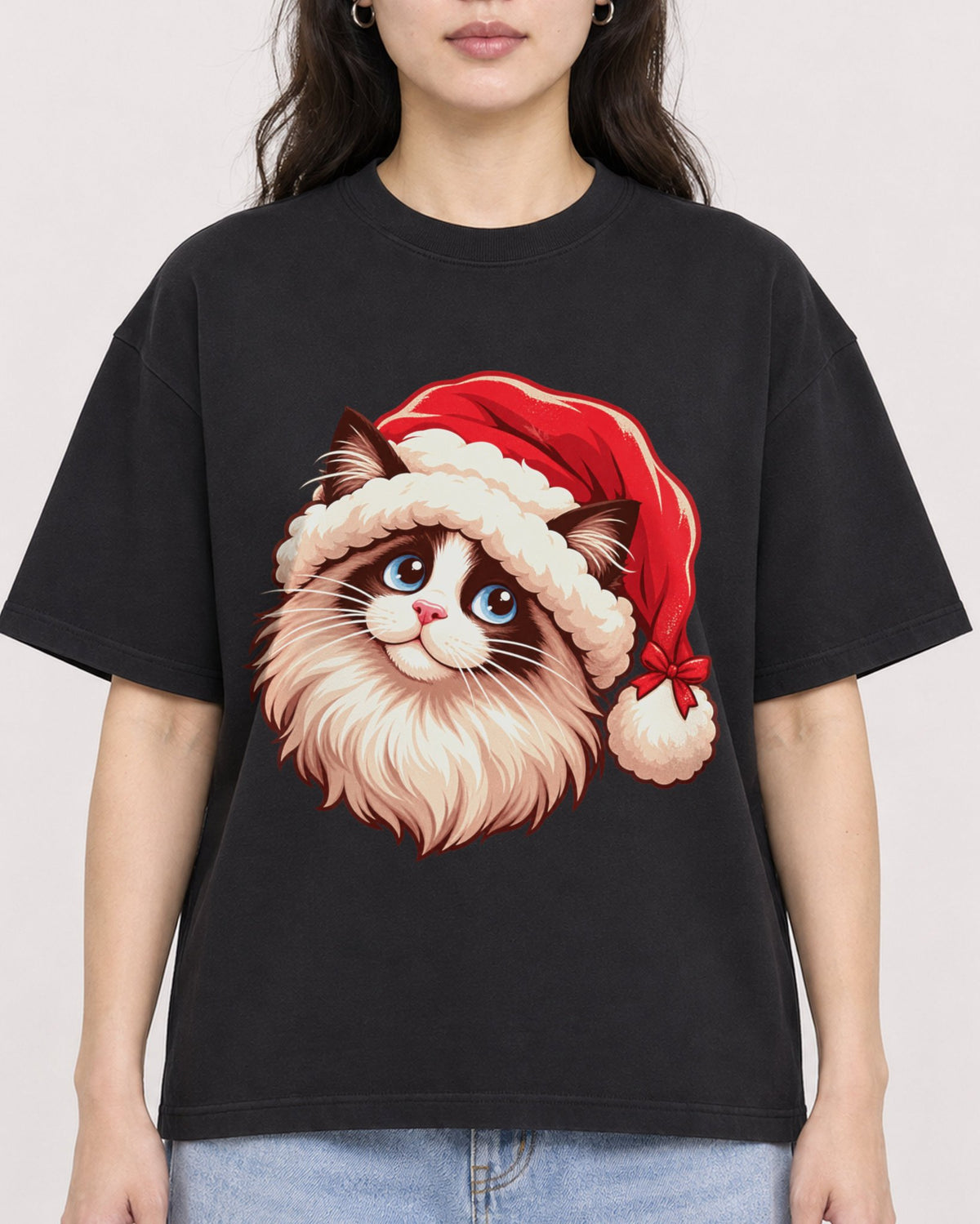 Mockup Boxy Heavyweight Tee Black female close-up 03