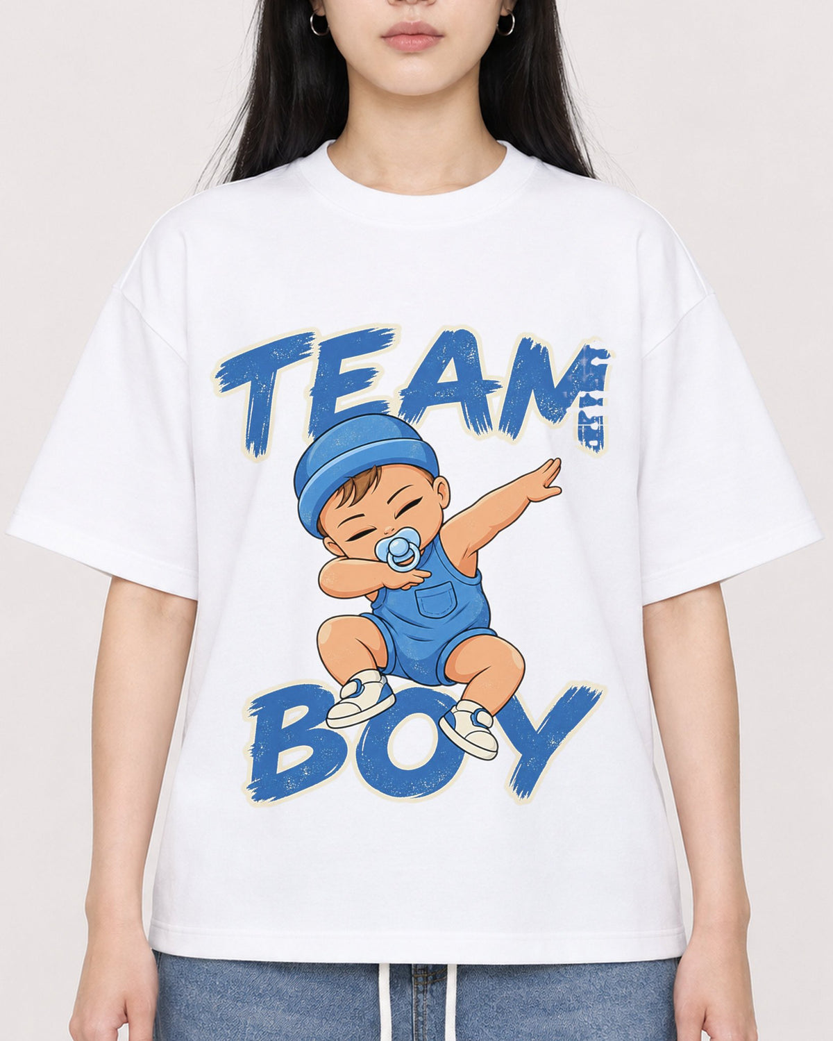 Mockup Boxy Heavyweight Tee White female close-up 01