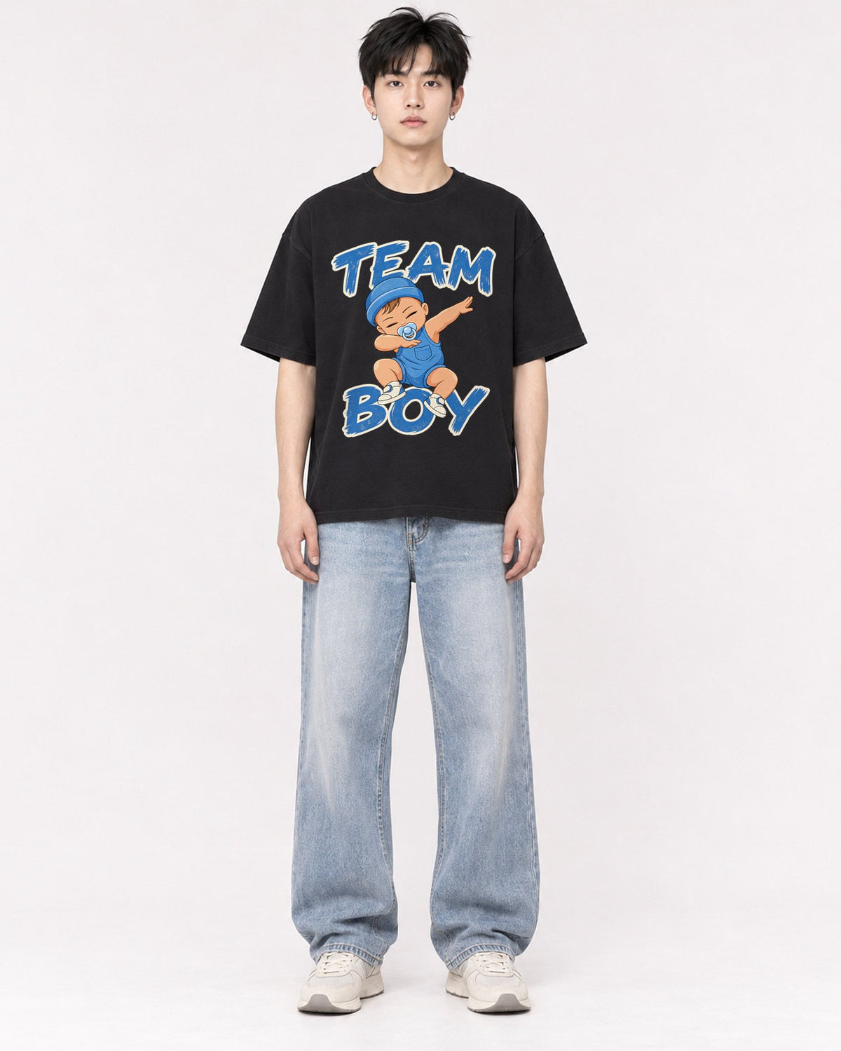 Mockup Boxy Heavyweight Tee Black male full-body 01