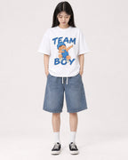 Mockup Boxy Heavyweight Tee White female full-body 01