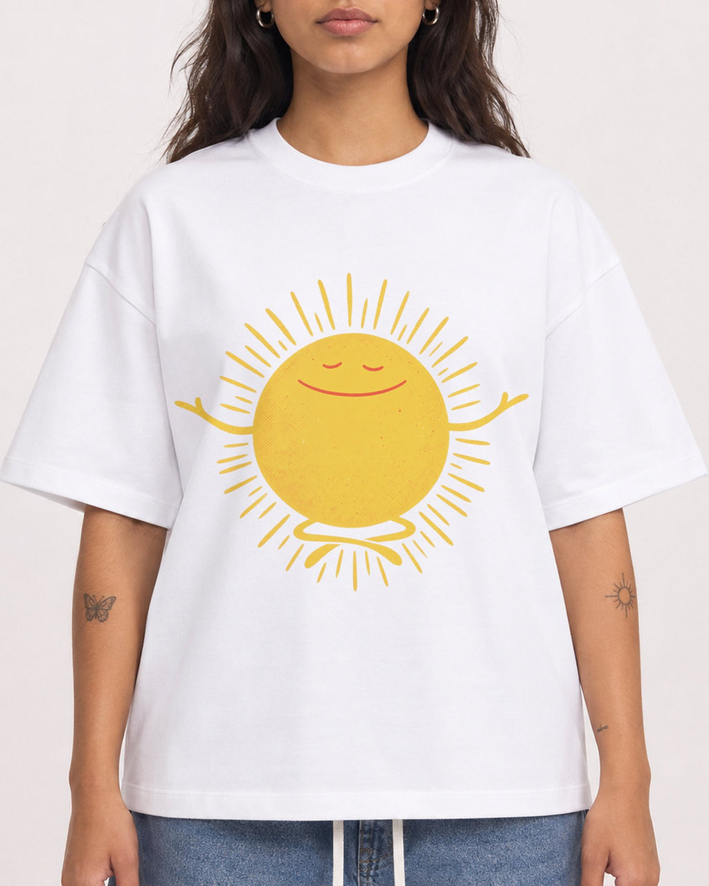 Mockup Boxy Heavyweight Tee White female close-up 06