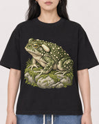 Mockup Boxy Heavyweight Tee Black female close-up 13