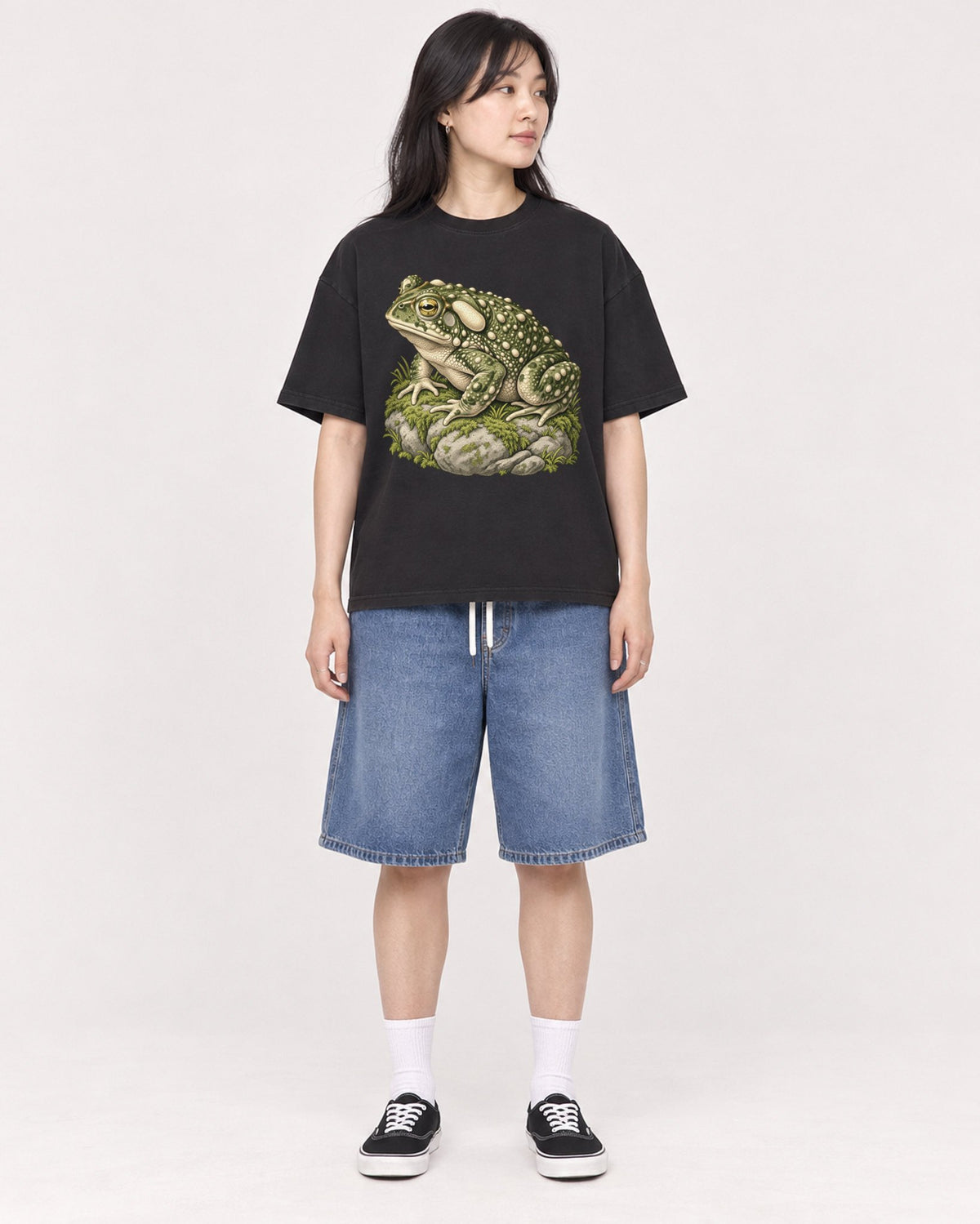 Mockup Boxy Heavyweight Tee Black female full-body 13